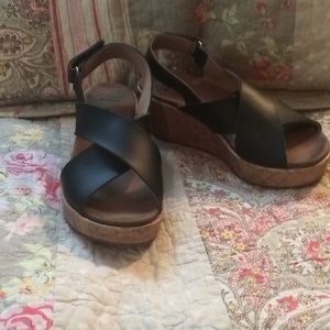 Clarks black sandals size 6